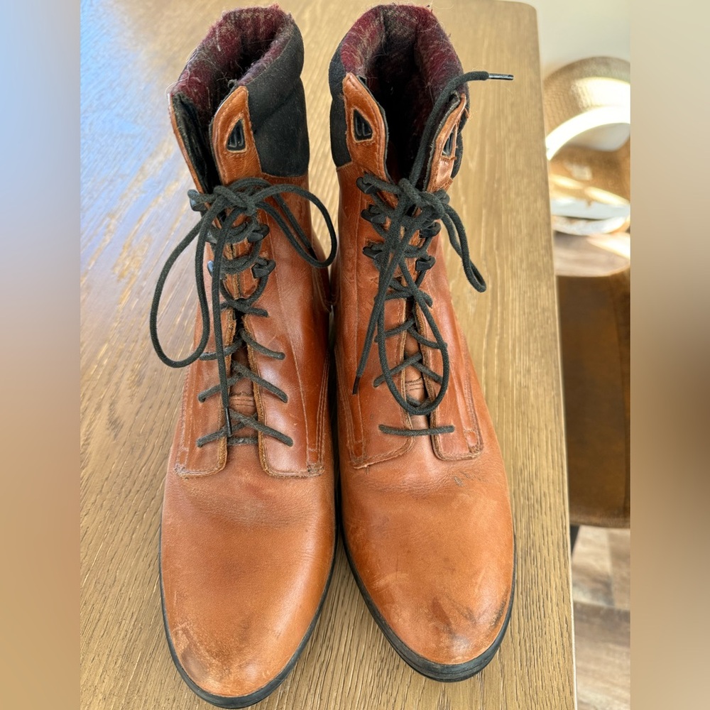 Ariat Men’s work boots . Size 11- used